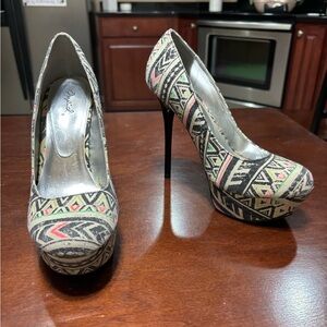 Qupid Daydream 36 Geometric Pattern Platform Pump High Heels Womens Size 8.5